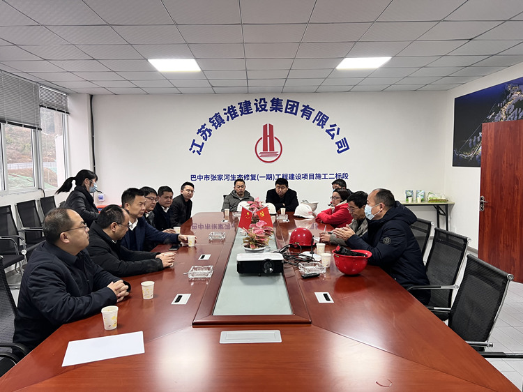 馮總帶隊 對張家河項目部（二標(biāo)段）進(jìn)行安全隱患大排查。 (2)_副本.jpg